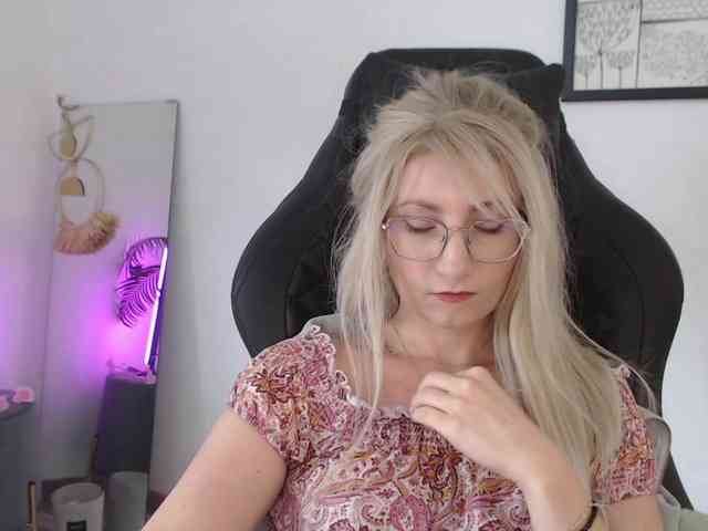 CinderellaMoon webcam