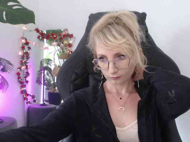 CinderellaMoon webcam
