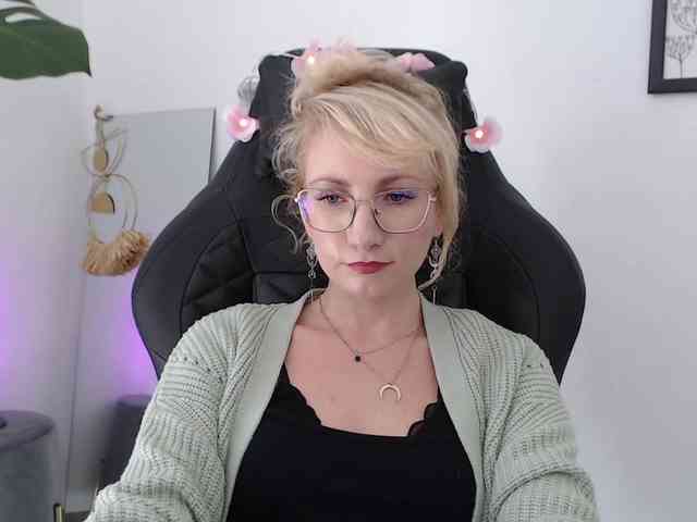 Cinderellamoon's live stream