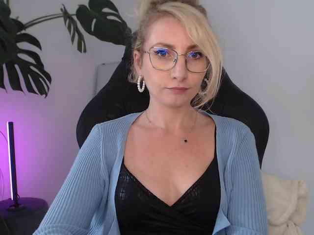 CinderellaMoon webcam
