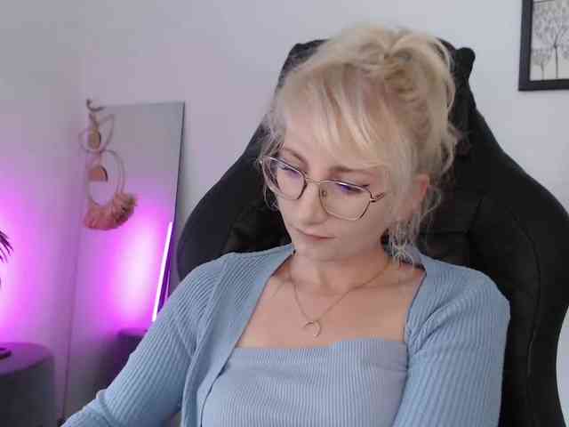 CinderellaMoon webcam