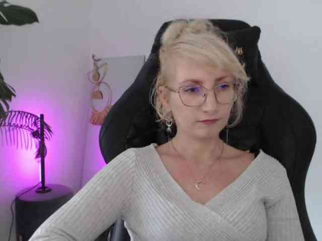 CinderellaMoon webcam