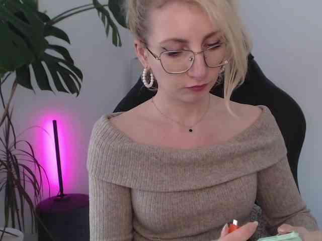 CinderellaMoon webcam