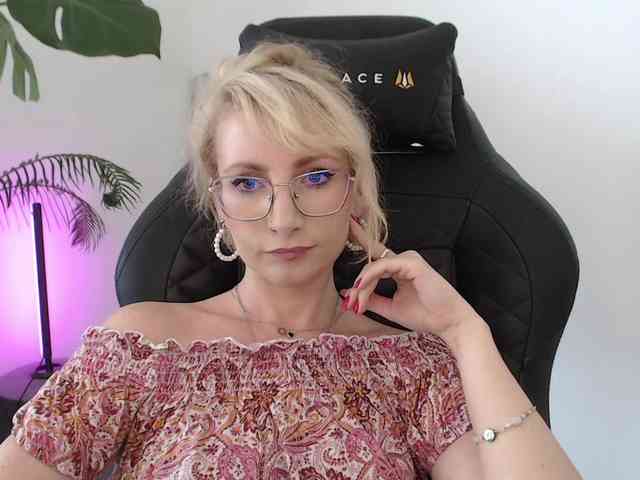 CinderellaMoon webcam