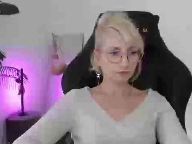 CinderellaMoon webcam