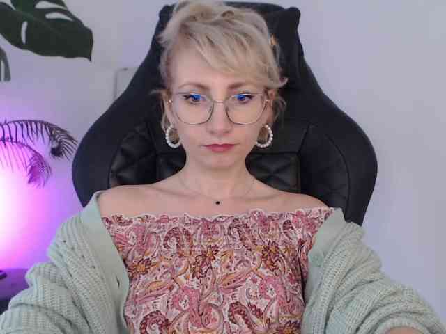 CinderellaMoon webcam