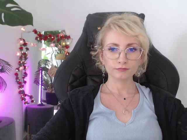 CinderellaMoon webcam