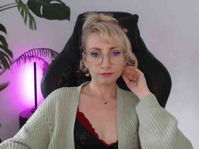 CinderellaMoon webcam