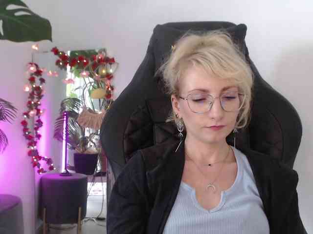 CinderellaMoon webcam