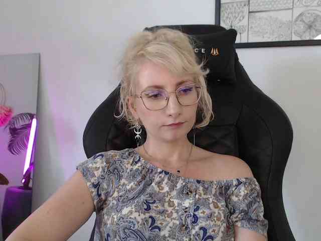 CinderellaMoon webcam