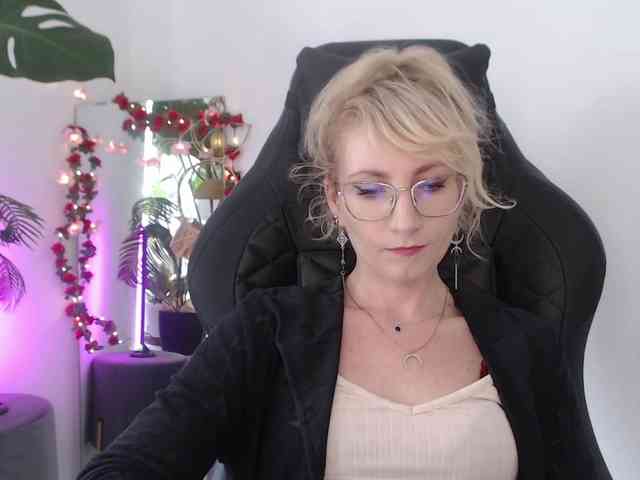 CinderellaMoon webcam