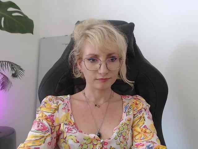 CinderellaMoon webcam