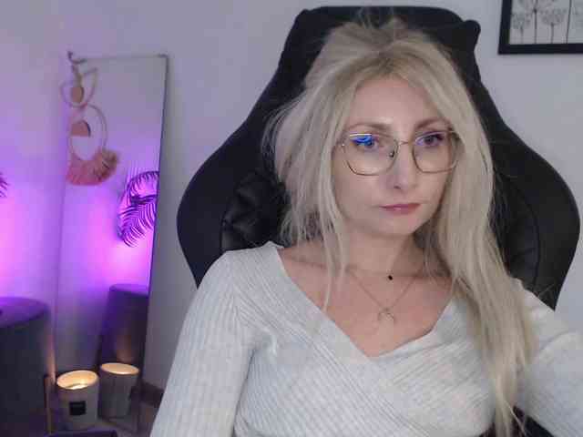 CinderellaMoon webcam