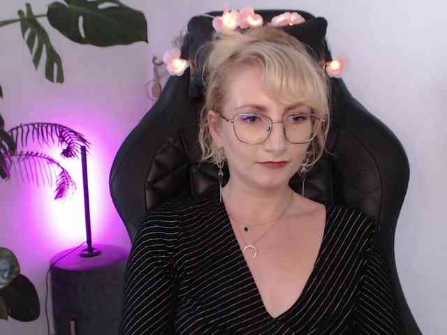 CinderellaMoon webcam