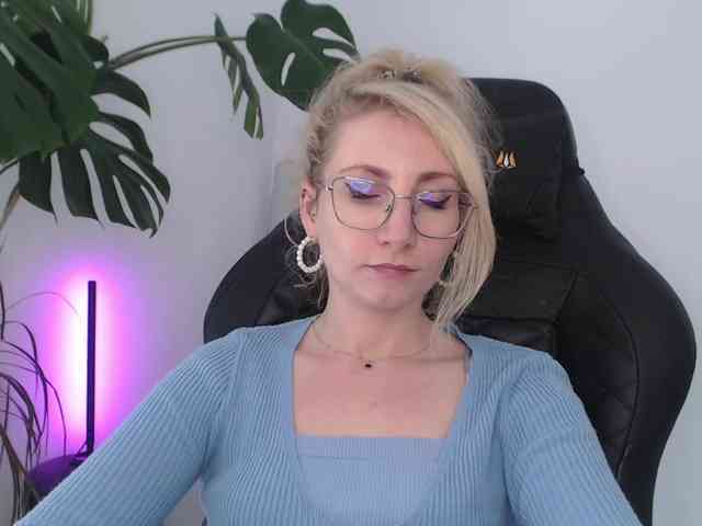 CinderellaMoon webcam