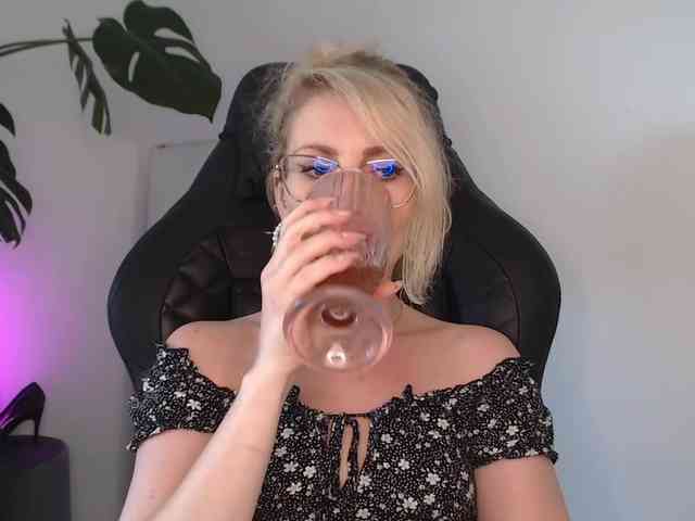 CinderellaMoon webcam