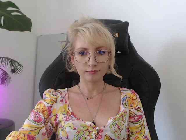 CinderellaMoon webcam