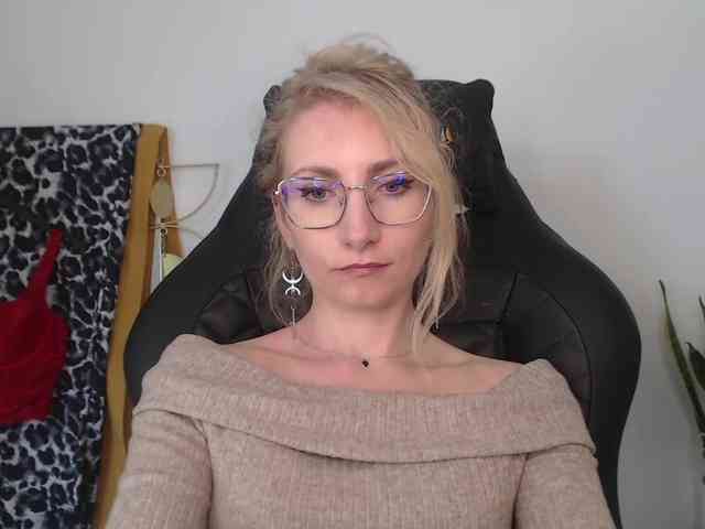 CinderellaMoon webcam