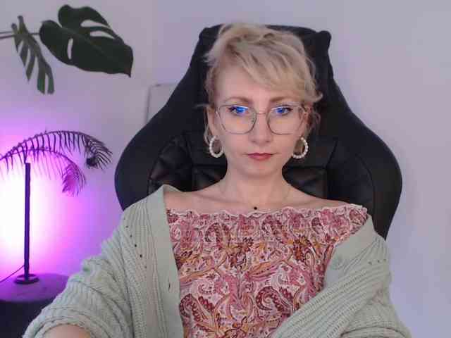 CinderellaMoon webcam