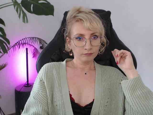 CinderellaMoon webcam