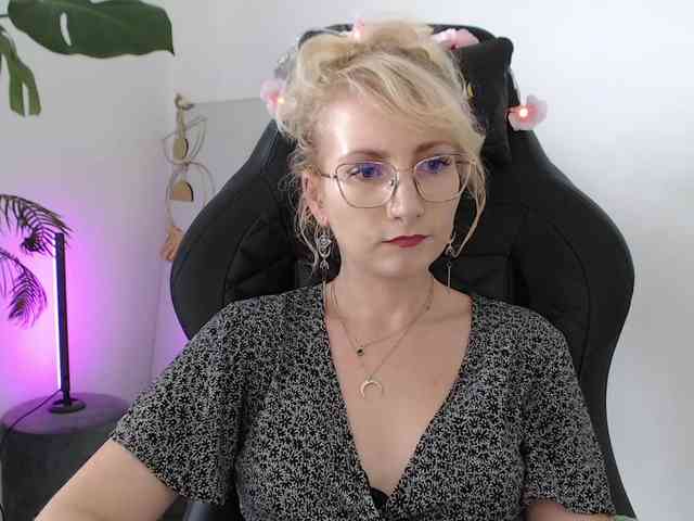 CinderellaMoon webcam