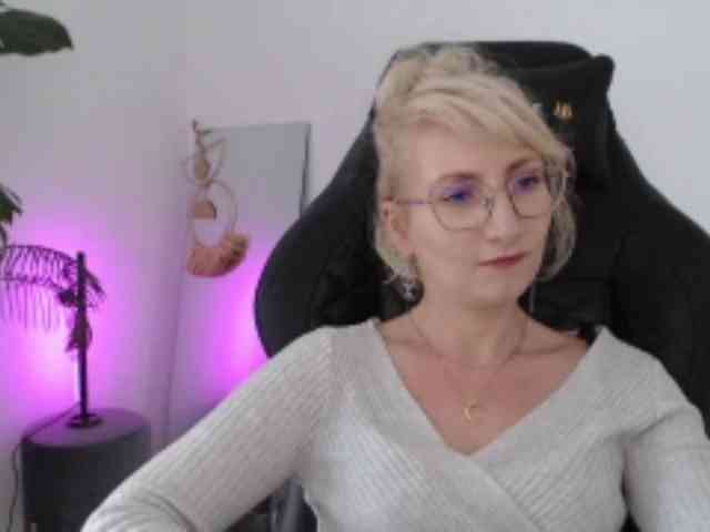CinderellaMoon webcam