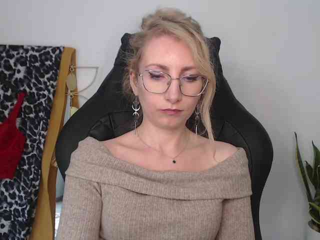 CinderellaMoon webcam