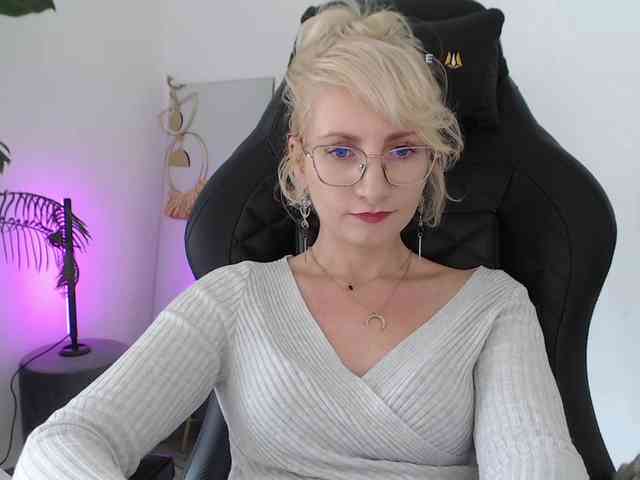 CinderellaMoon webcam