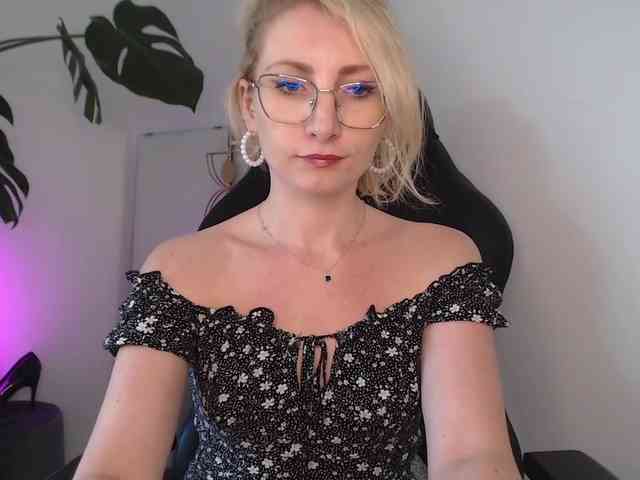 CinderellaMoon webcam