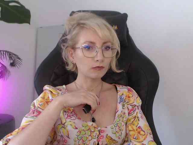 CinderellaMoon webcam
