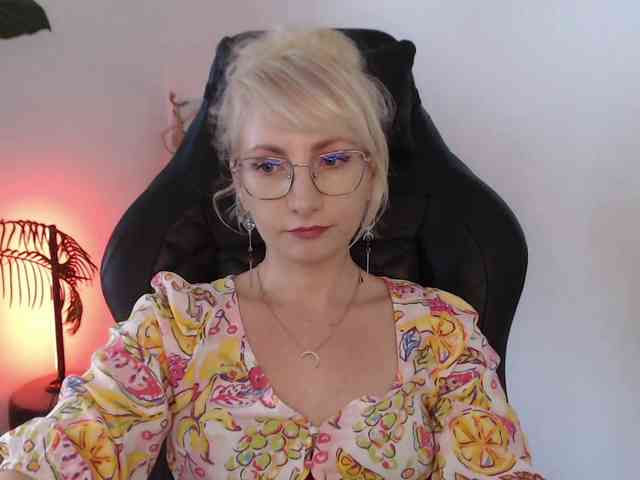 CinderellaMoon webcam