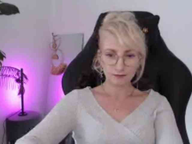 CinderellaMoon webcam
