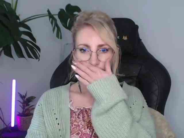 CinderellaMoon webcam