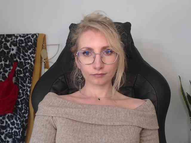 CinderellaMoon webcam