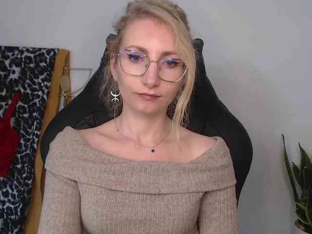 CinderellaMoon webcam