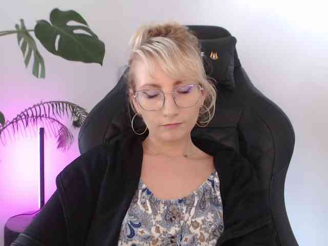 CinderellaMoon webcam
