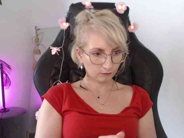 CinderellaMoon Live Webcam on BongaCams