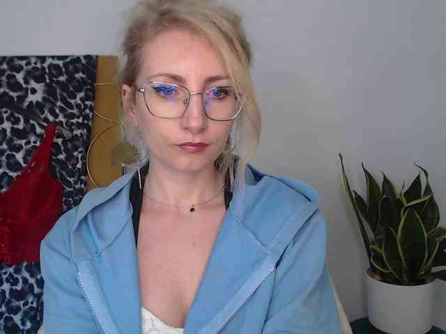 CinderellaMoon Live Webcam on BongaCams