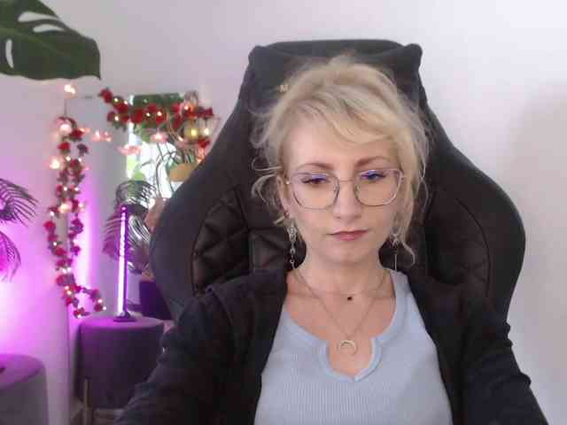CinderellaMoon webcam