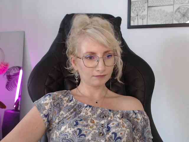 CinderellaMoon webcam