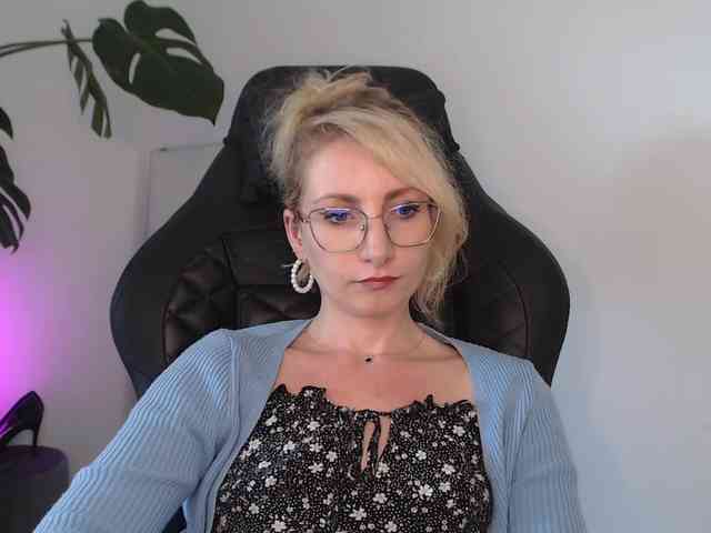 CinderellaMoon webcam
