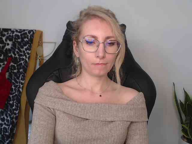 CinderellaMoon webcam