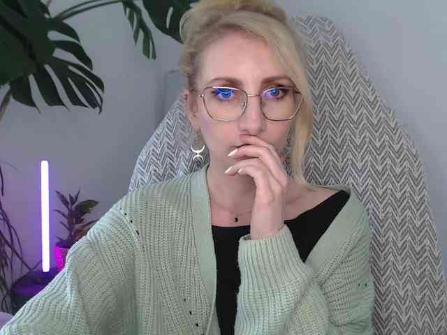 CinderellaMoon webcam