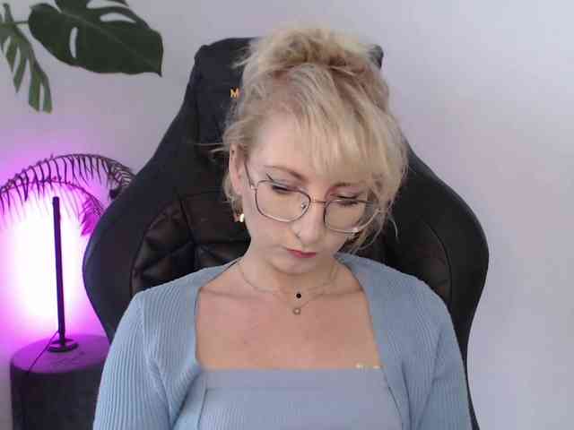 CinderellaMoon webcam