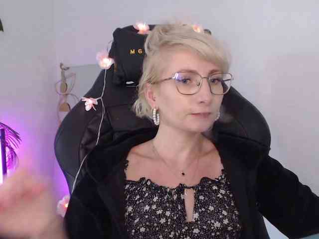CinderellaMoon webcam