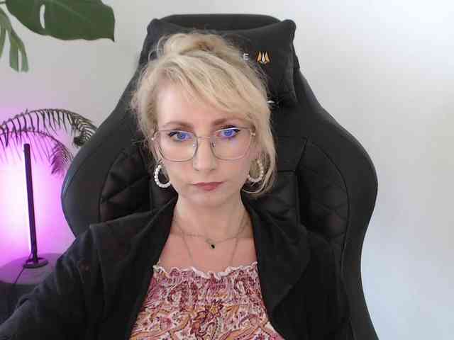 CinderellaMoon webcam