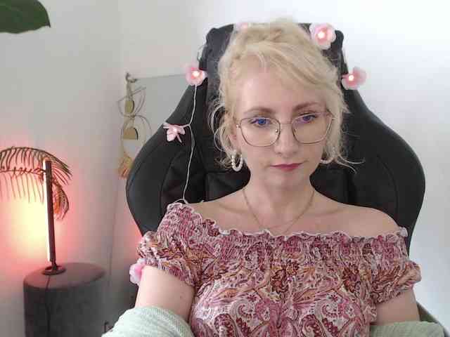 CinderellaMoon Live Webcam on BongaCams