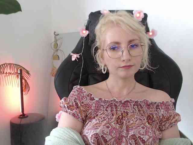 CinderellaMoon Live Webcam on BongaCams