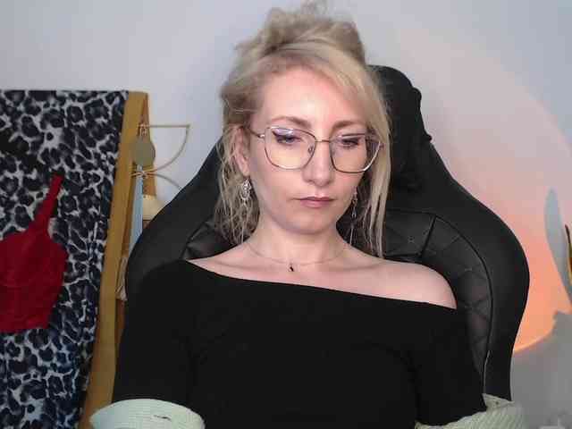 CinderellaMoon webcam