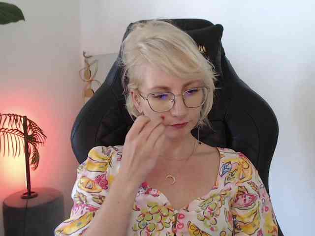 CinderellaMoon webcam